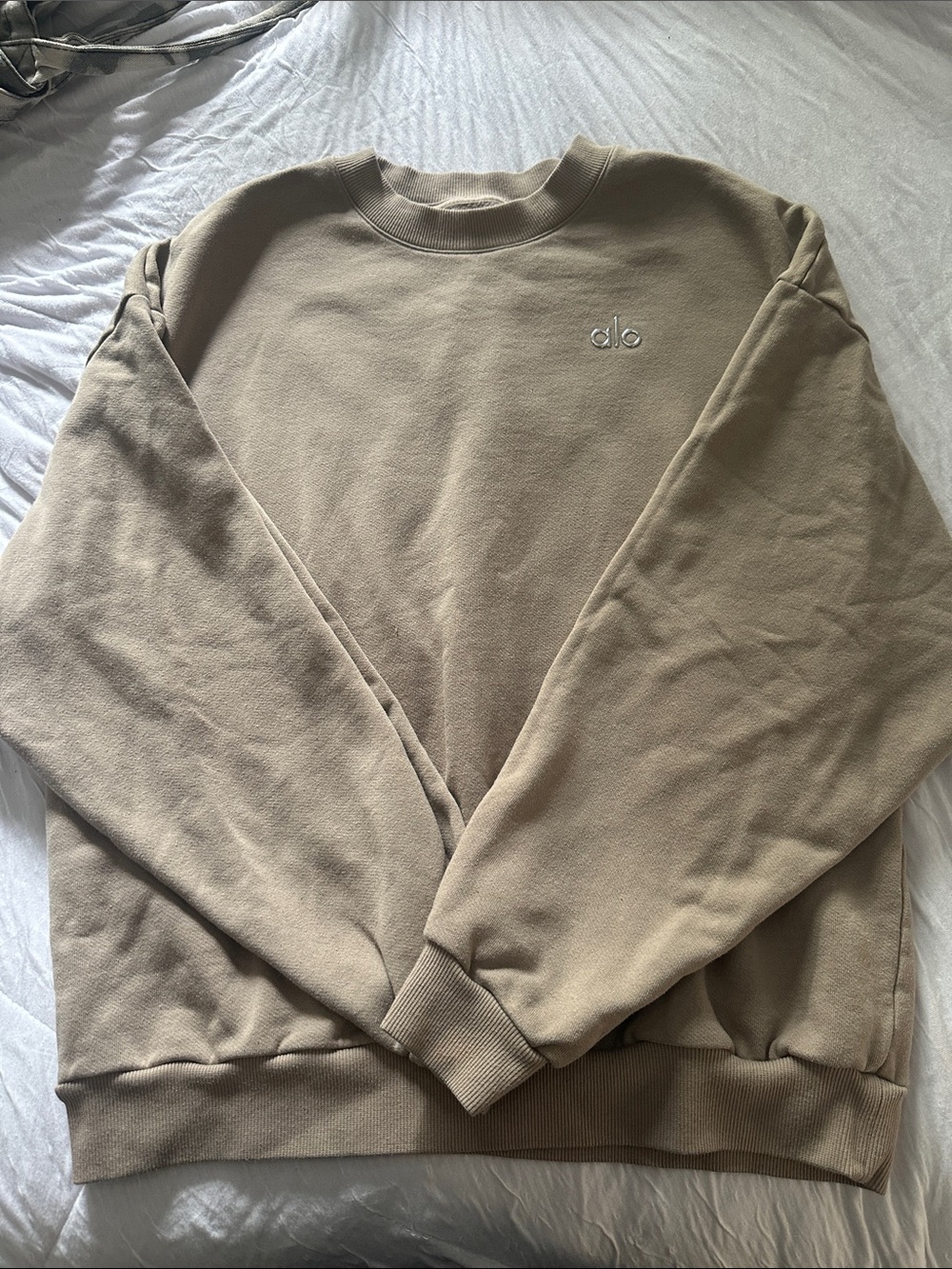 Alo Yoga Accolade Crewneck Sweatshirt in Light Taupe Size Medium